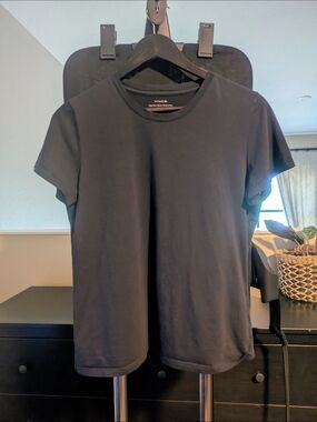 Vince Short Sleeve Crew T-Shirt in Black